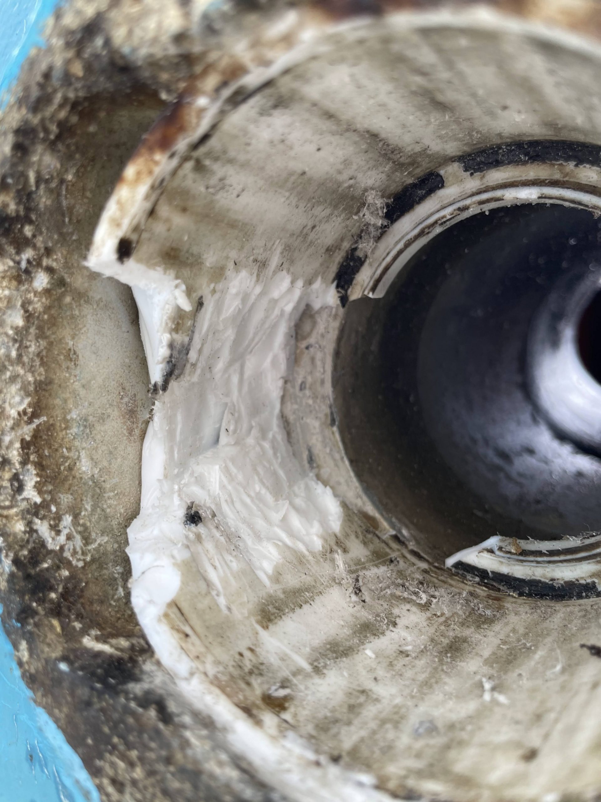 Seizing up rudder on passage How to replace your rudder bearings